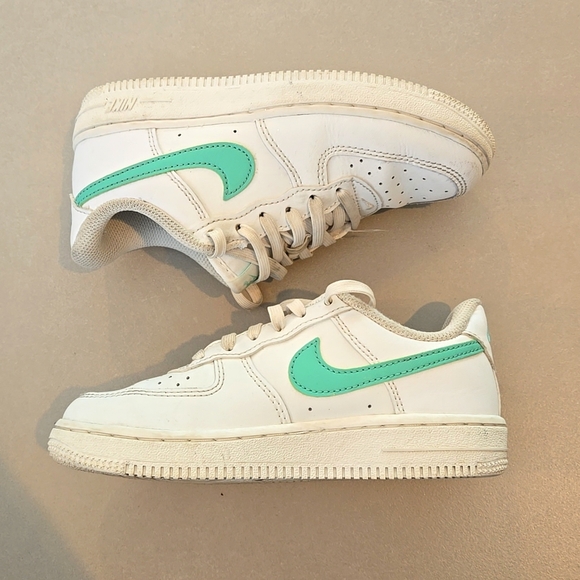 Nike Iconic Air Force Low Girl's Sneakers